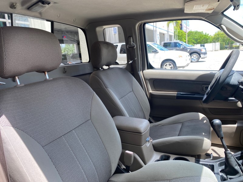 2004 Nissan Frontier 2WD XE LOW MILES 70,694 PU in , 