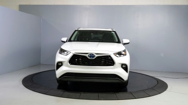 2022 Toyota Highlander Hybrid XLE 2