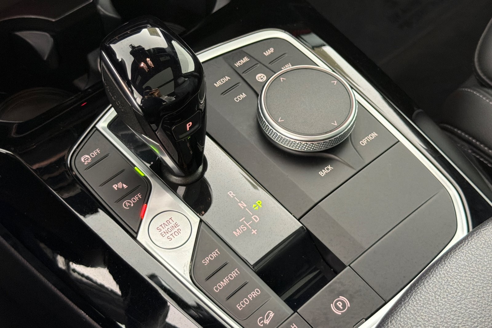 Used 2024 Alpine White BMW xDrive30i Sports Activity Vehicle image 21