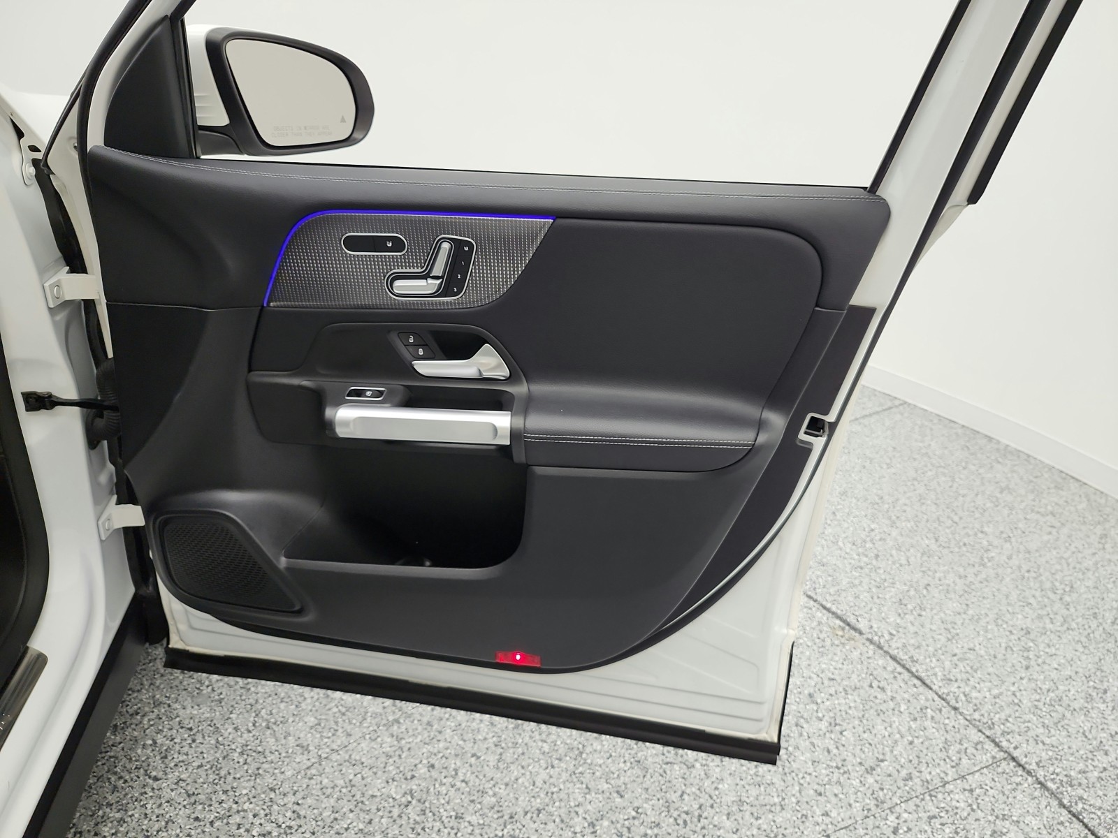 Used 2021 Polar White Mercedes-Benz GLB 250 4MATIC® SUV image 21