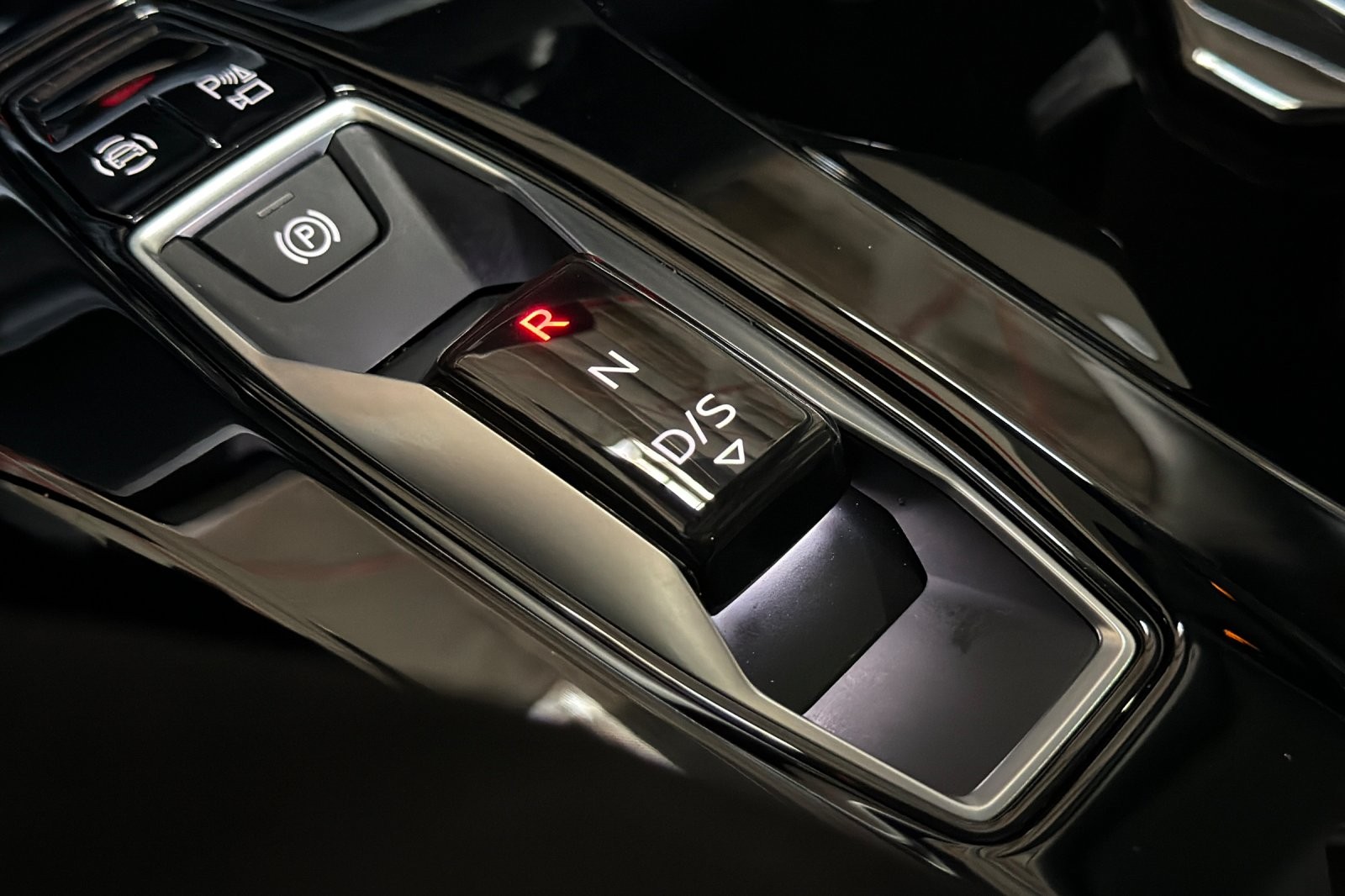 Used 2025 Mythos Black Metallic Audi Premium 2.0 TFSI quattro image 21