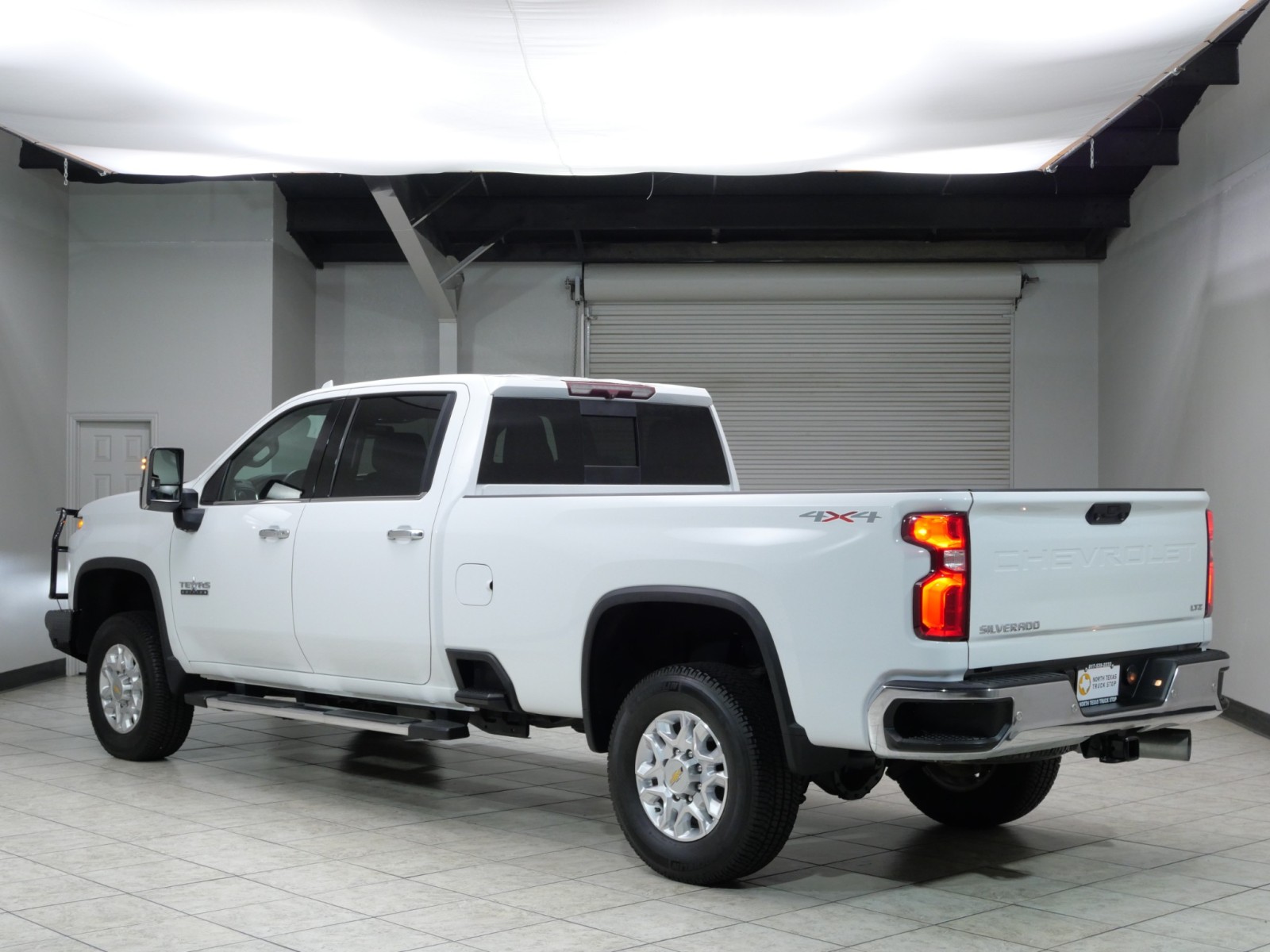 View vehicle photo 5