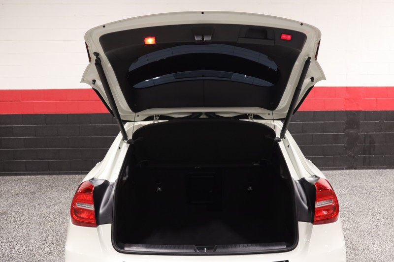 2015 Mercedes-Benz GLA 45 AMG 4MATIC w/Performance Pkgs 4dr Suv in , 