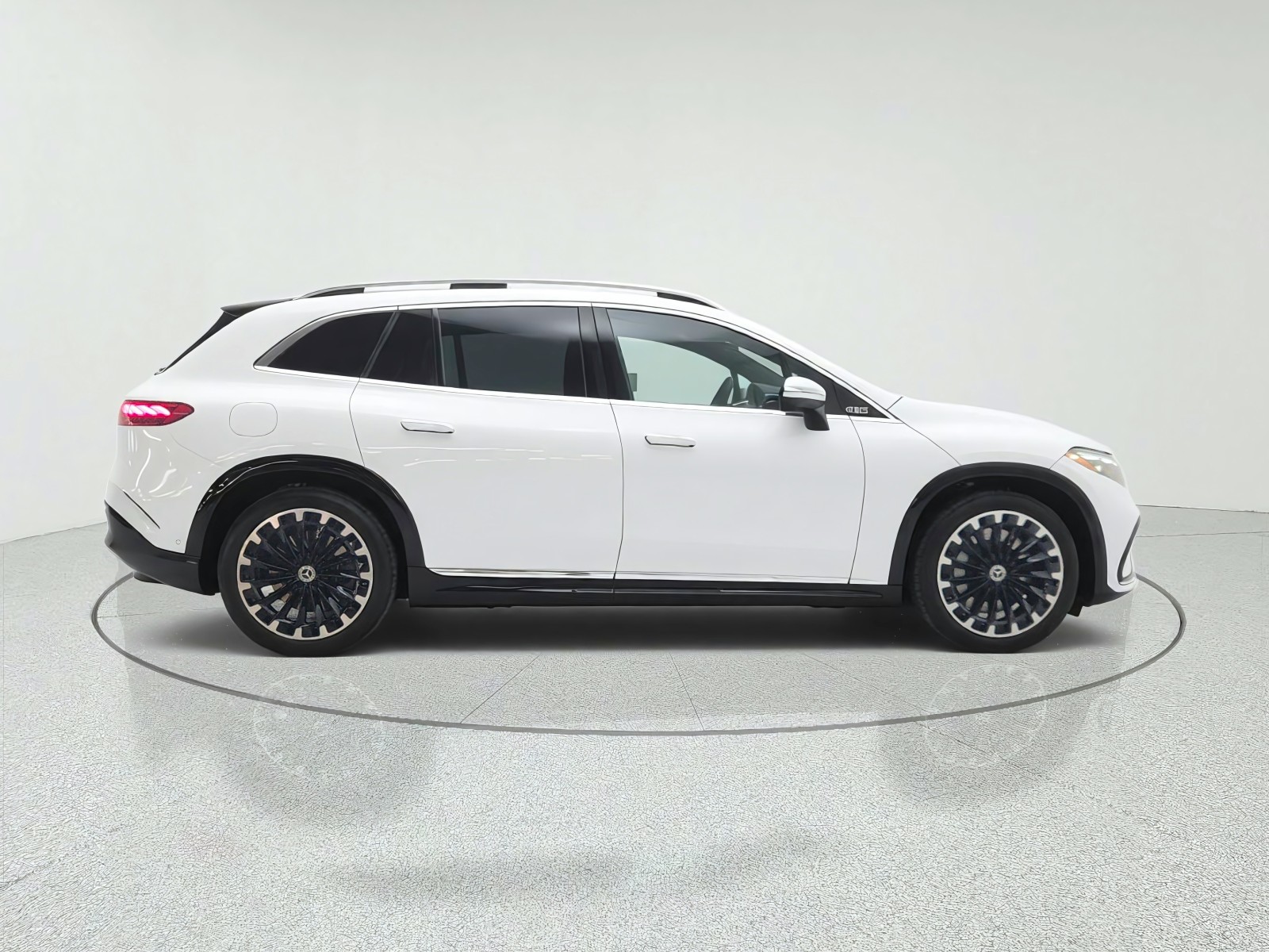 New 2026 MANUFAKTUR Moonlight White Metallic Mercedes-Benz EQS 550 4MATIC® SUV image 4