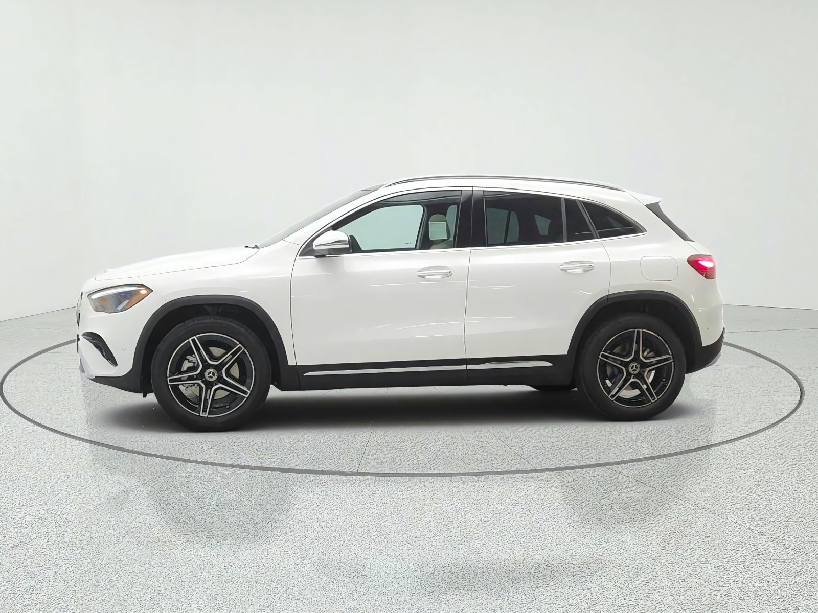 New 2026 Polar White Mercedes-Benz GLA 250 SUV image 8