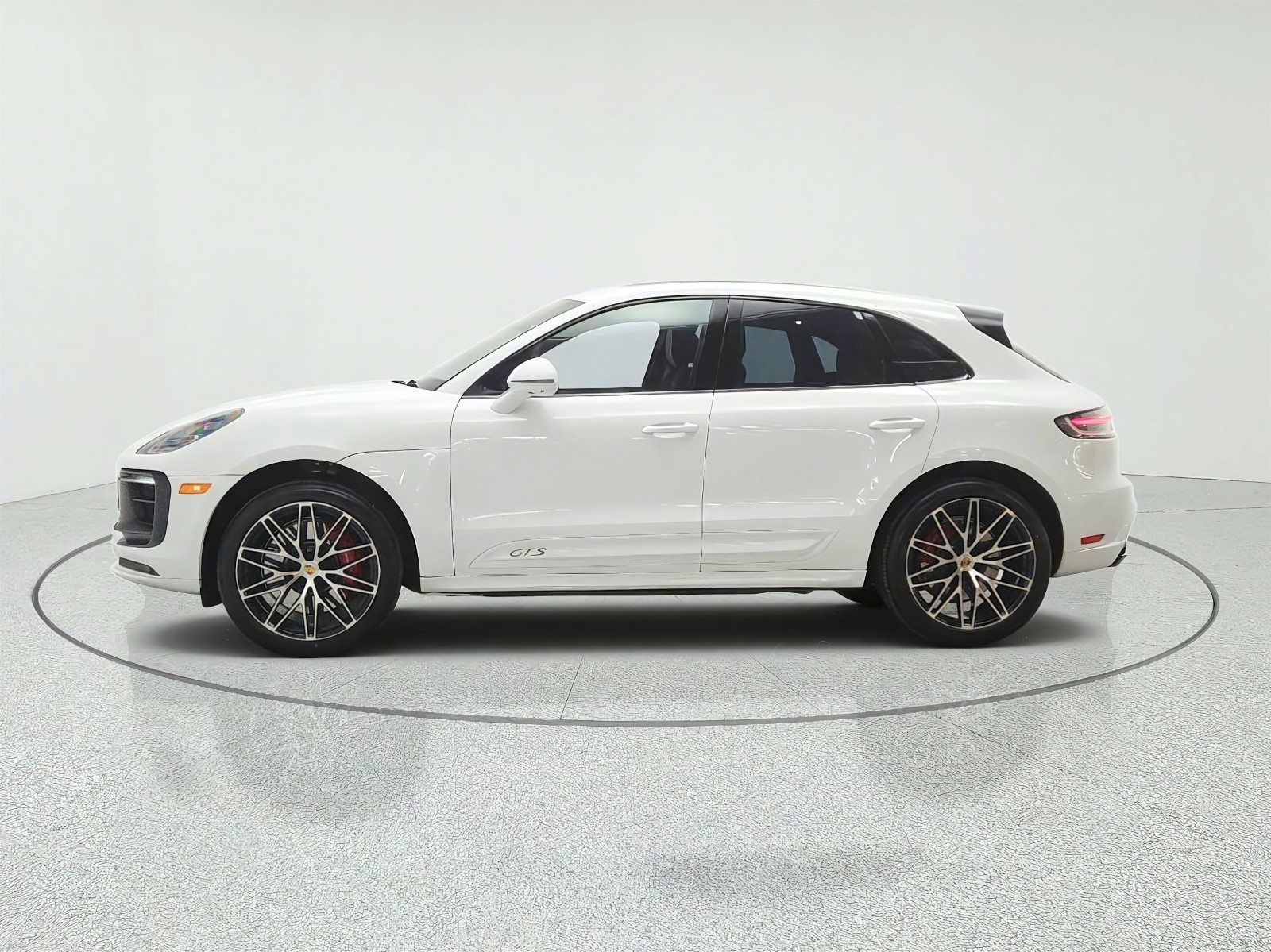 Used 2022 White Porsche GTS AWD image 8