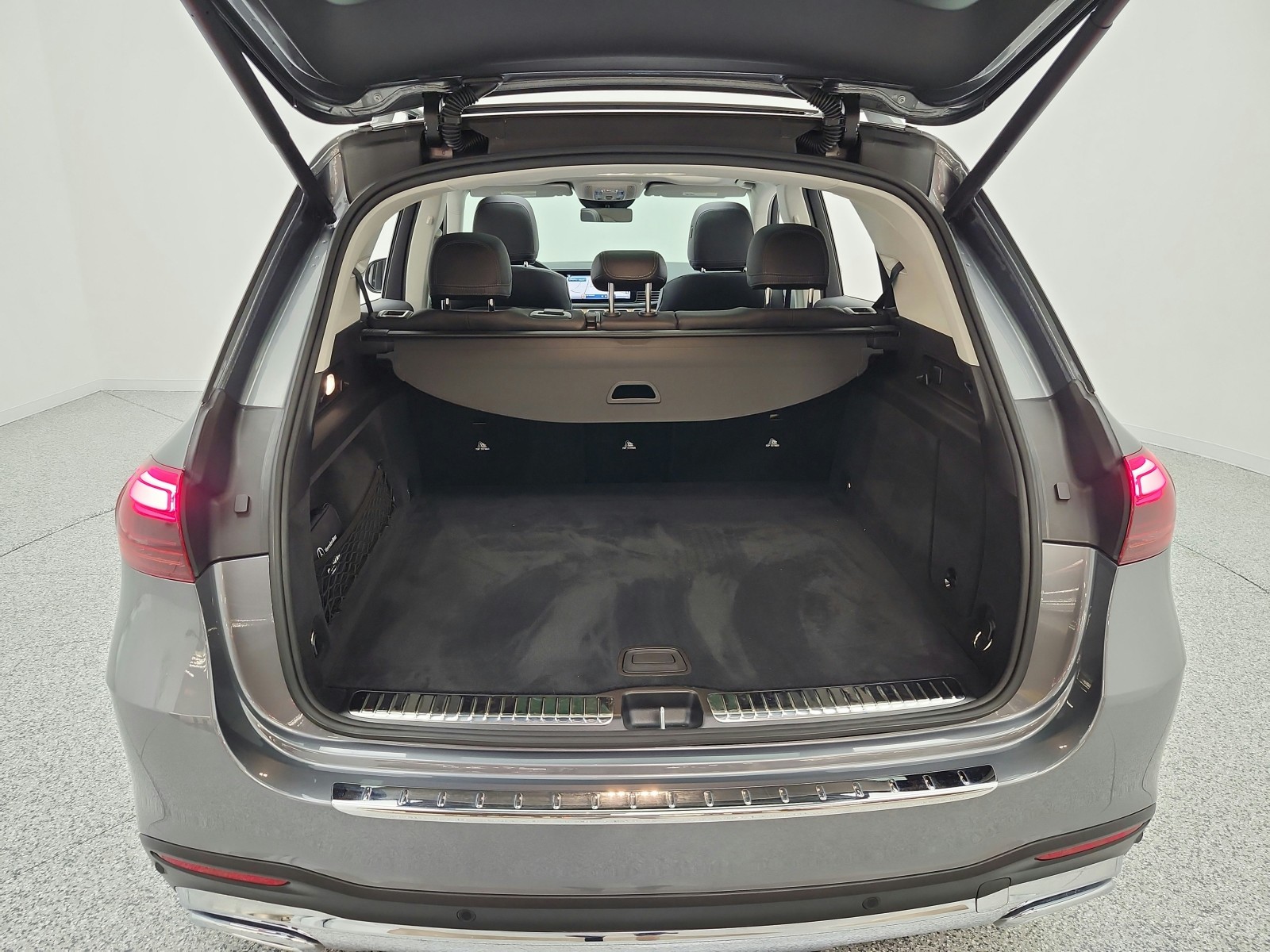 Certified Used 2025 Selenite Grey Metallic Mercedes-Benz GLE 350 4MATIC® SUV image 37