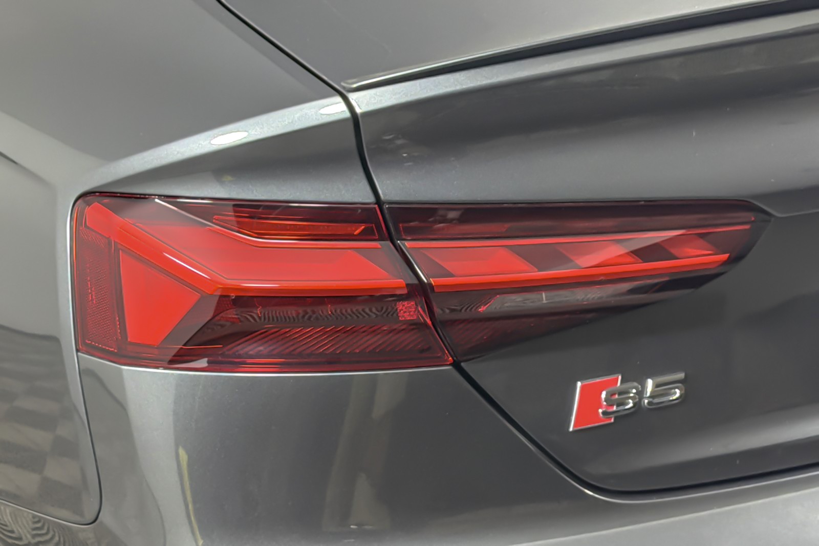 Used 2023 Daytona Gray Pearl Effect Audi Premium Plus 3.0 TFSI quattro image 26