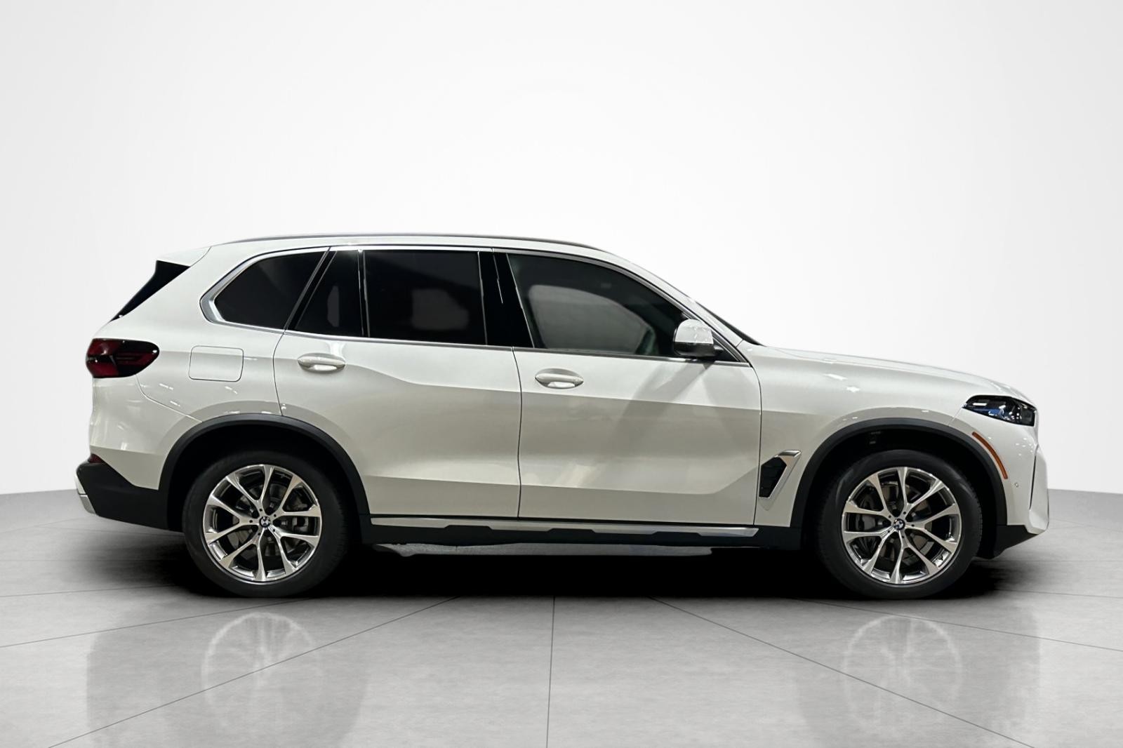 New 2026 Alpine White BMW xDrive40i image 6
