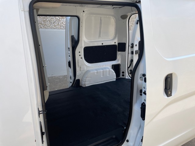 2017 Nissan NV200 Compact Cargo S 18