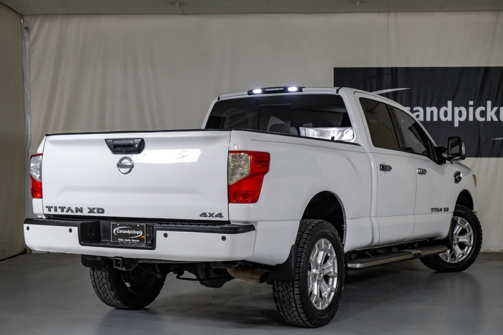 2018 Nissan Titan XD SV 8