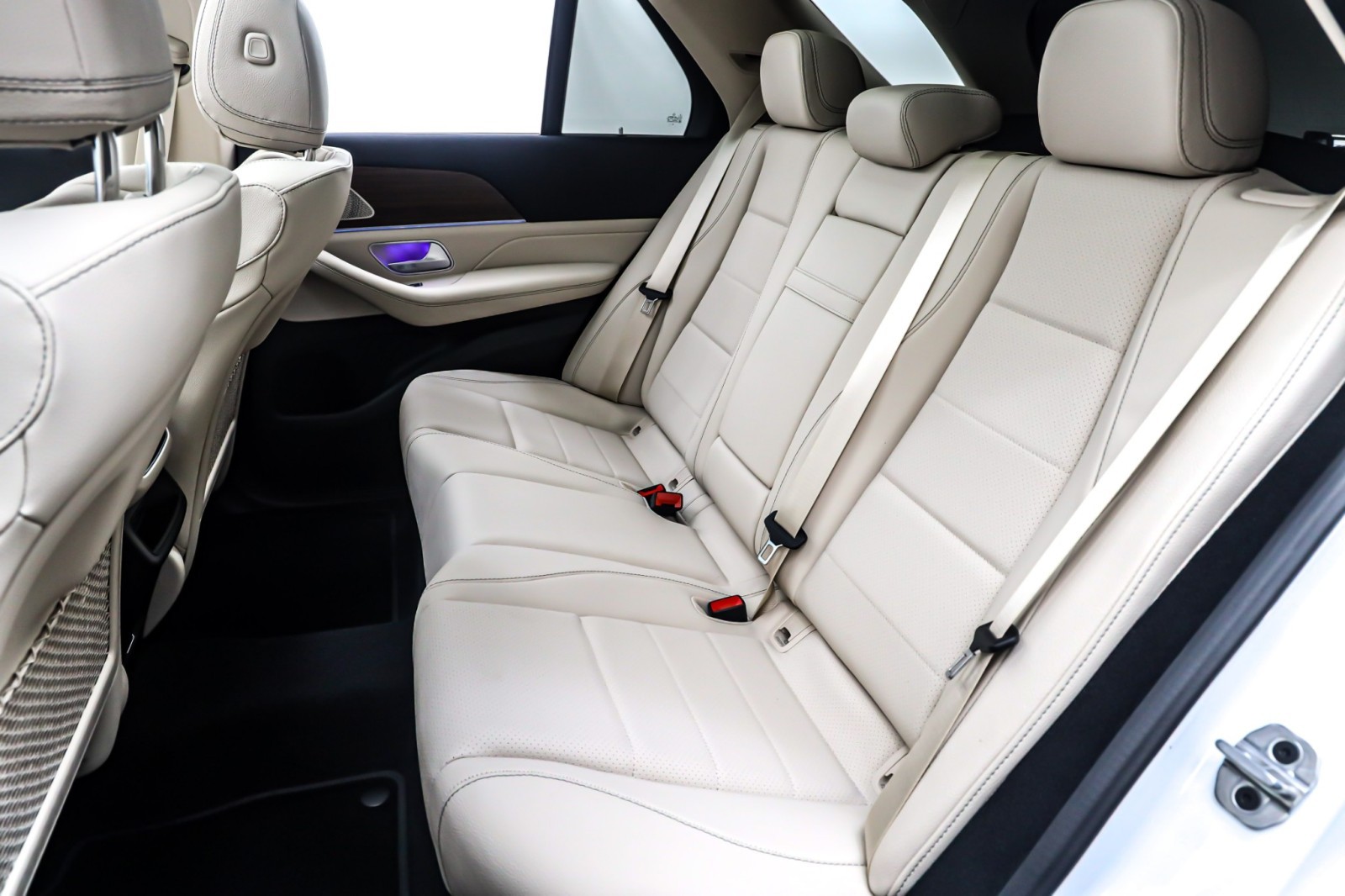 New 2026 MANUFAKTUR Moonlight White Metallic Mercedes-Benz GLE 450 image 8