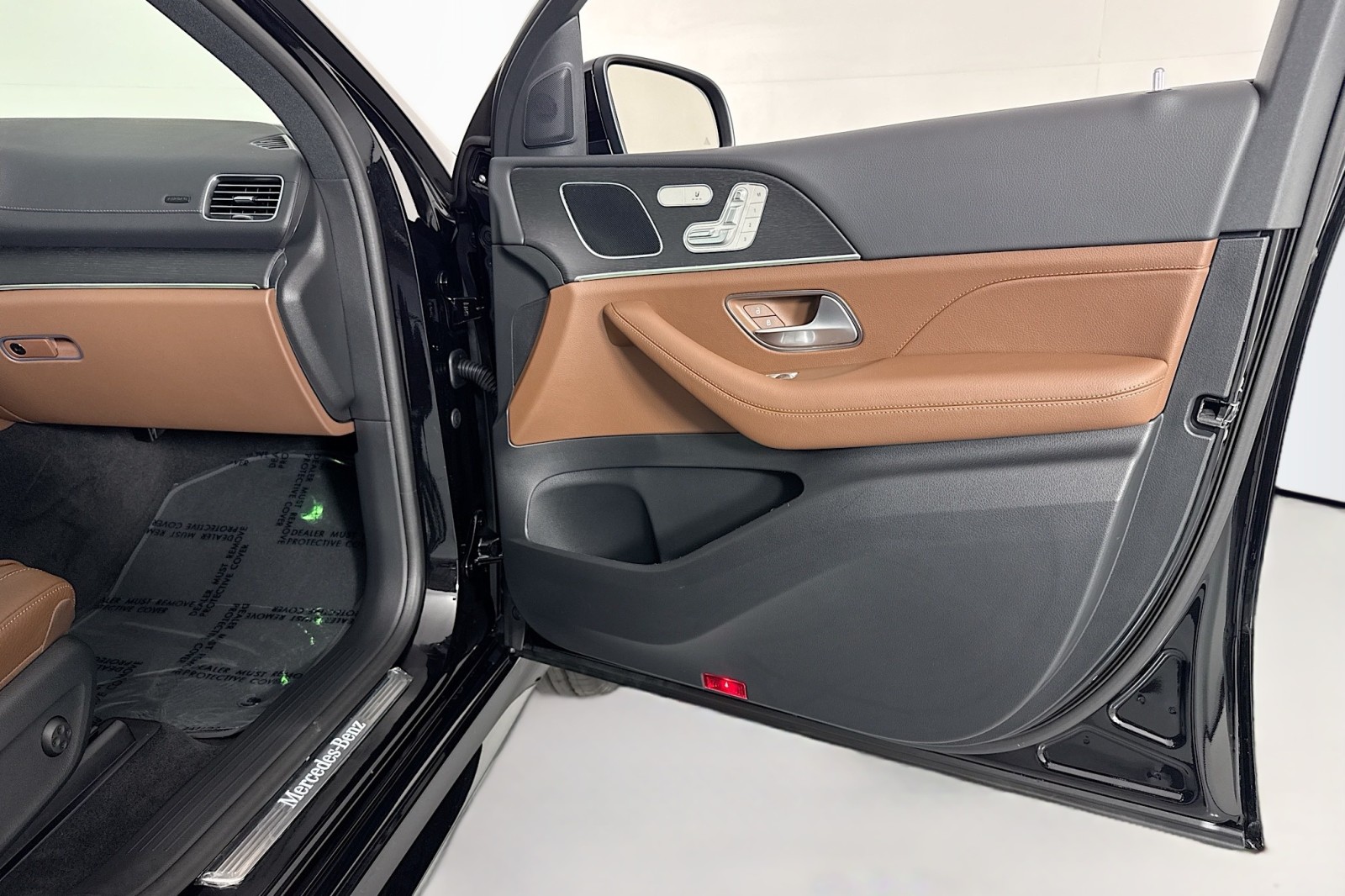 New 2026 Obsidian Black Metallic Mercedes-Benz GLE 450 4MATIC® Coupe image 23