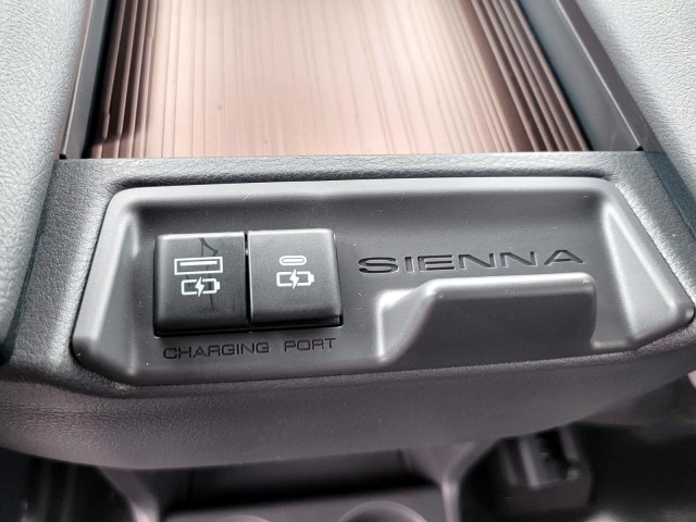 2024 Toyota Sienna LE FWD 8-Passenger (Natl) 29