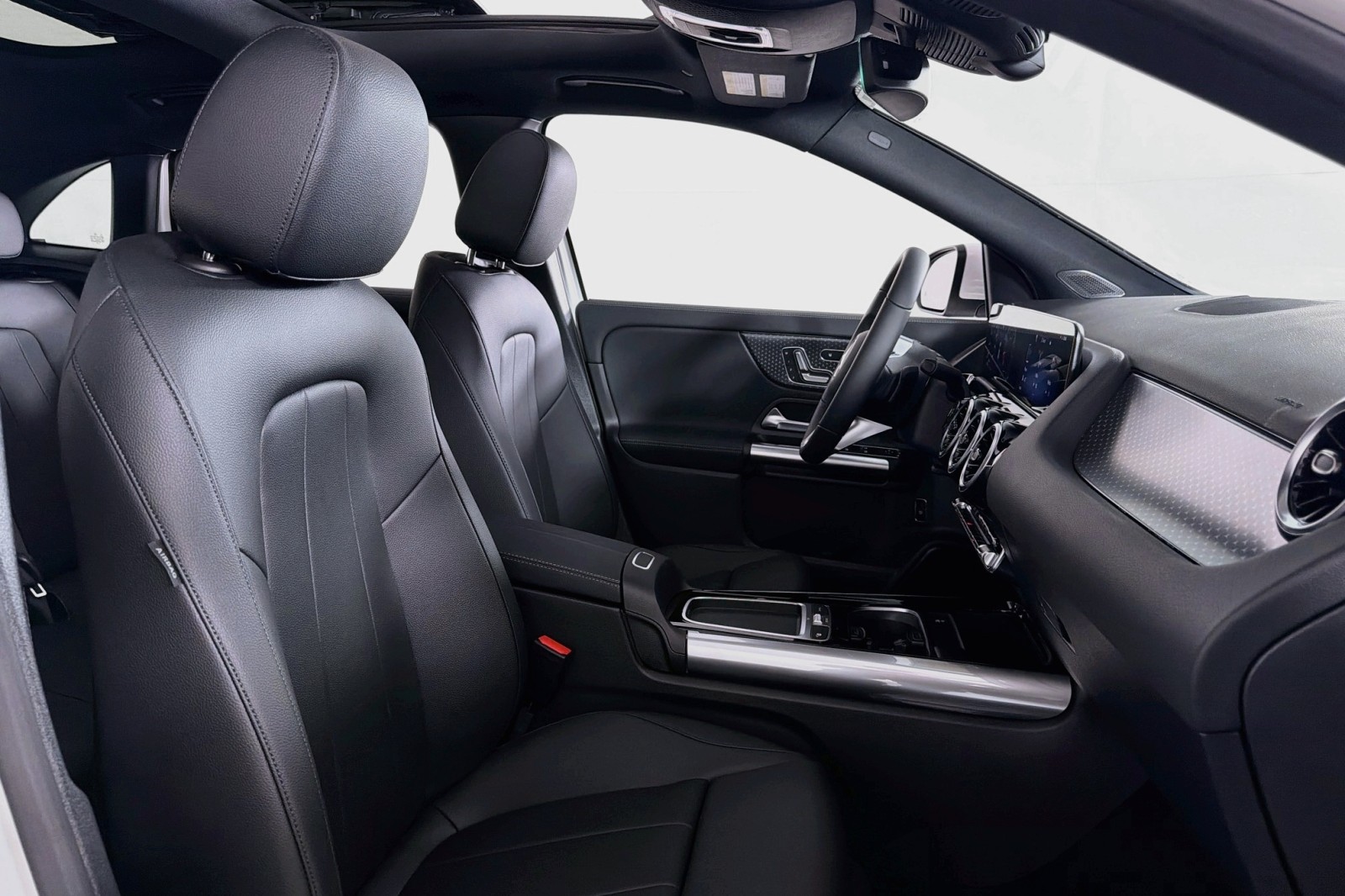 New 2026 Polar White Mercedes-Benz GLA 250 SUV image 6