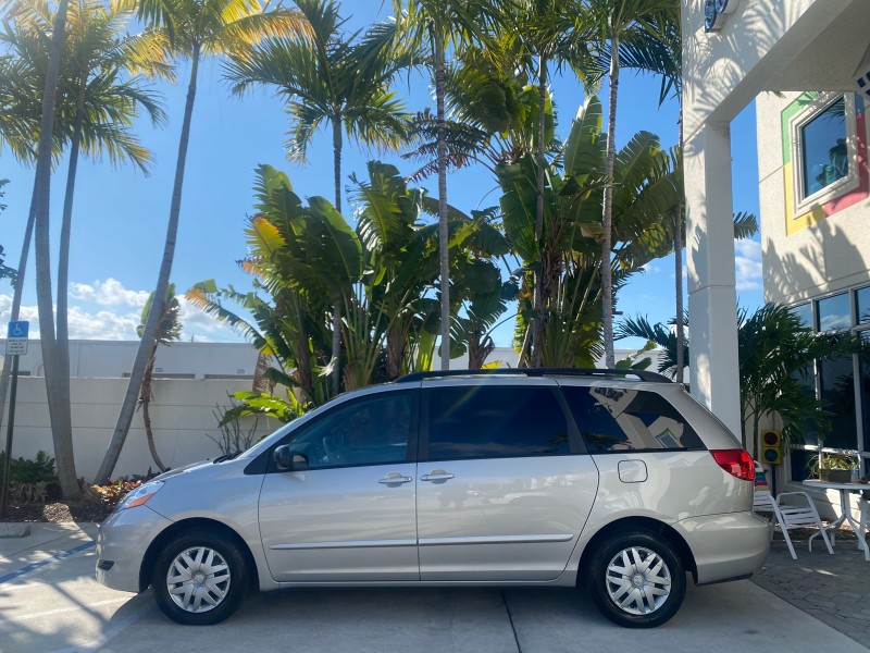 2010 Toyota Sienna LE LOW MILES 41,871 1 OWNER 7 PASSENGER in , 