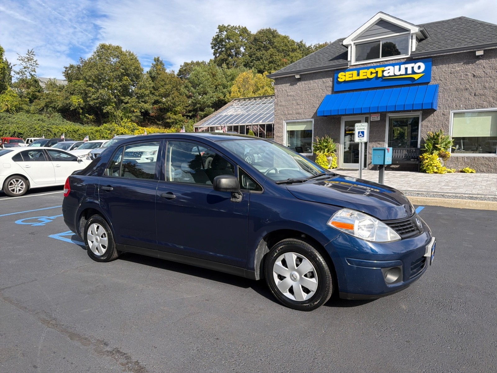 2011 Nissan Versa 1.6 clean carfax 58k miles