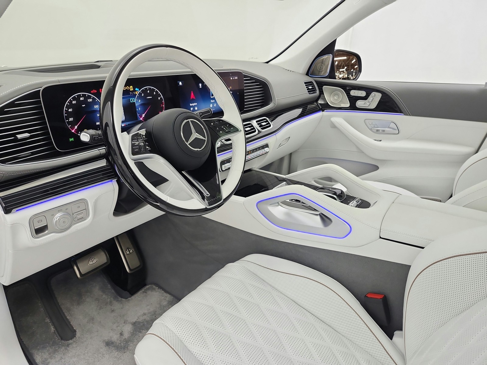 New 2026 MANUFAKTUR Signature Silicon Grey Mercedes-Benz Maybach GLS 600 4MATIC® SUV image 18