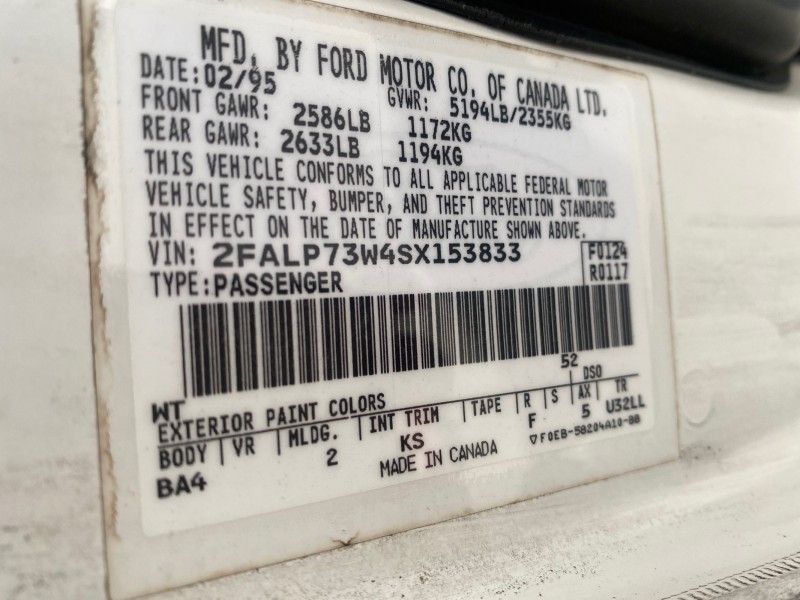 1995 Ford Crown Victoria LOW MILES 43,331 in , 