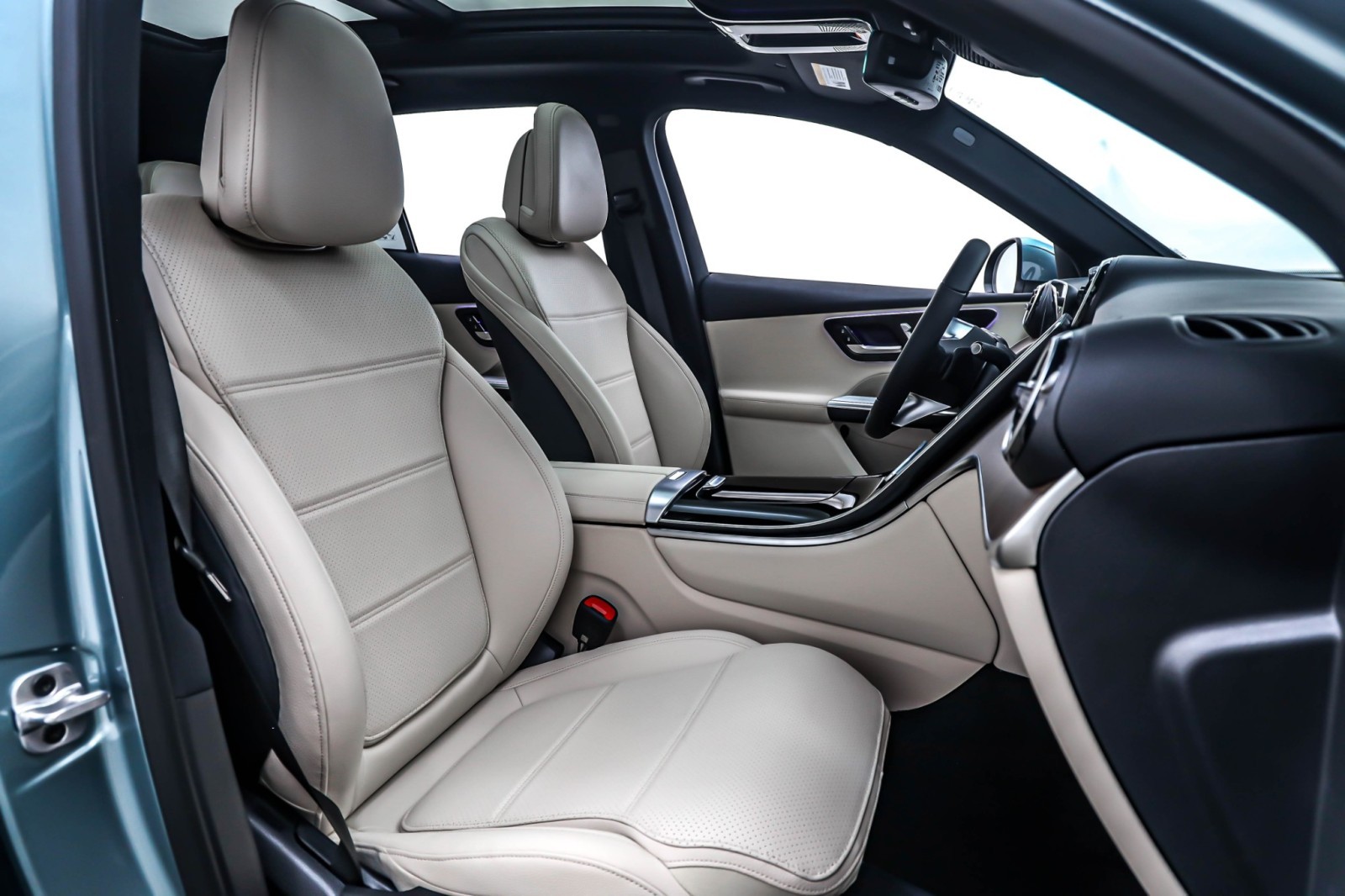 New 2026 Verde Silver Metallic Mercedes-Benz GLC 300 image 7