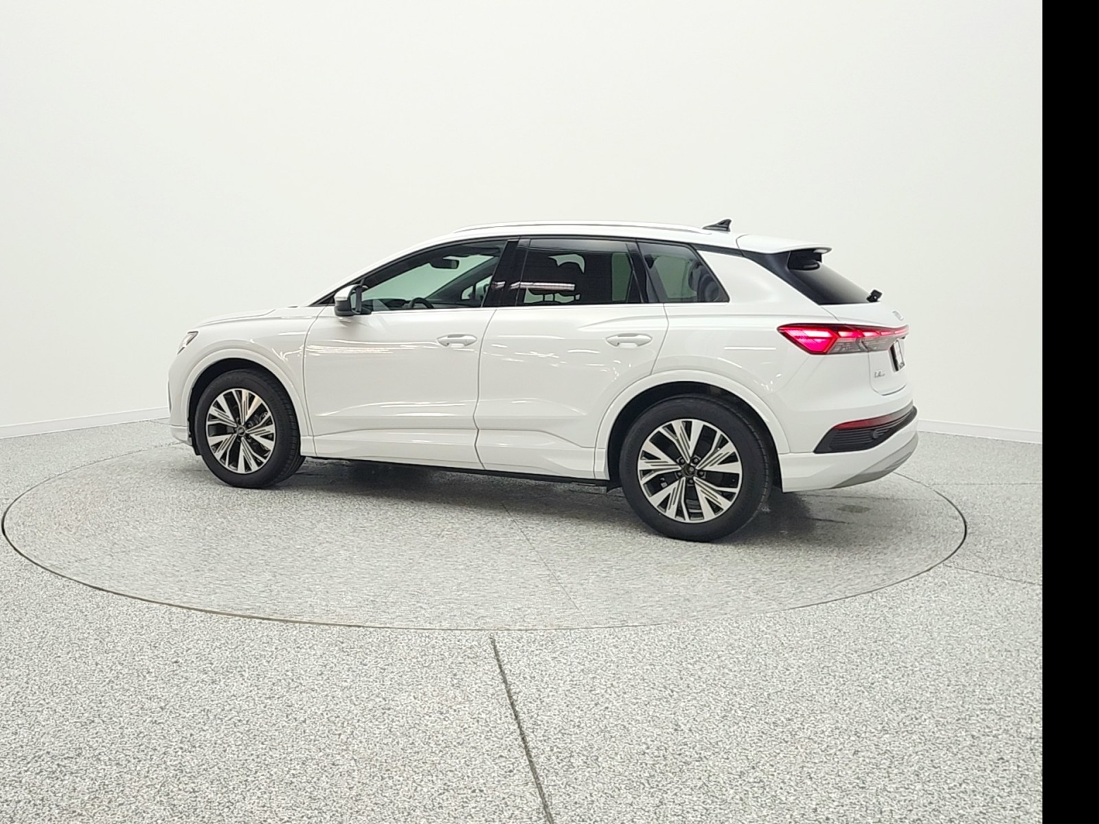 Used 2025 Glacier White Metallic Audi Premium 45 RWD image 8