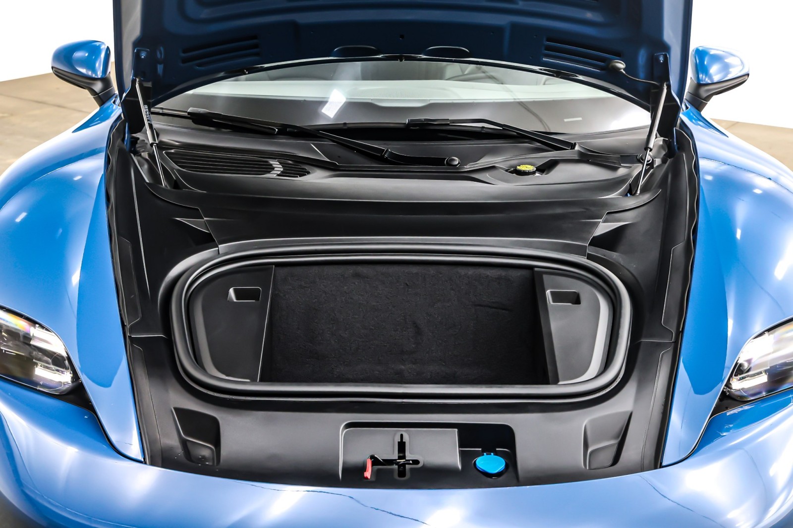 Used 2023 Neptune Blue Porsche RWD image 12