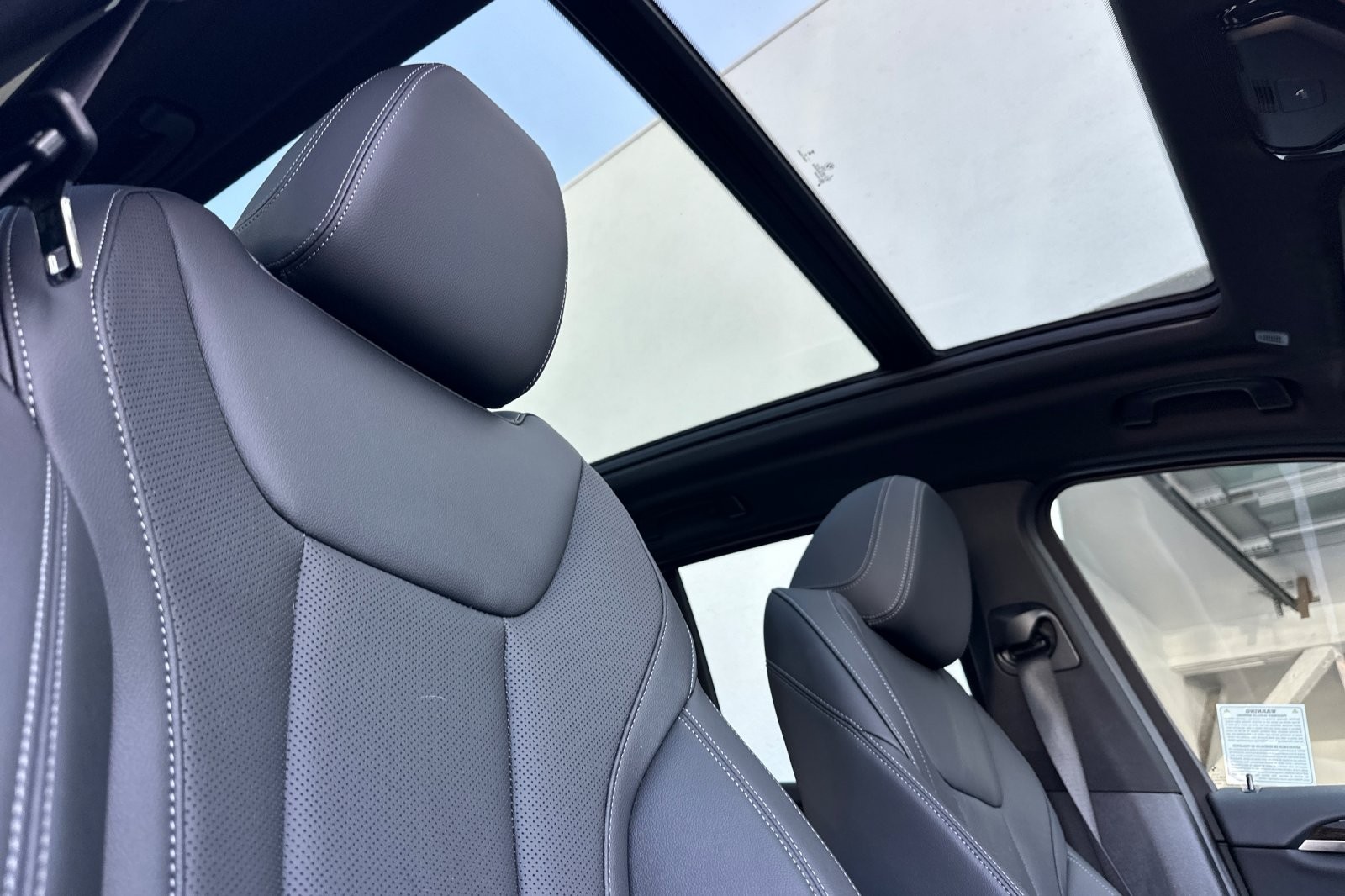 Used 2023 Alpine White BMW sDrive30i image 16
