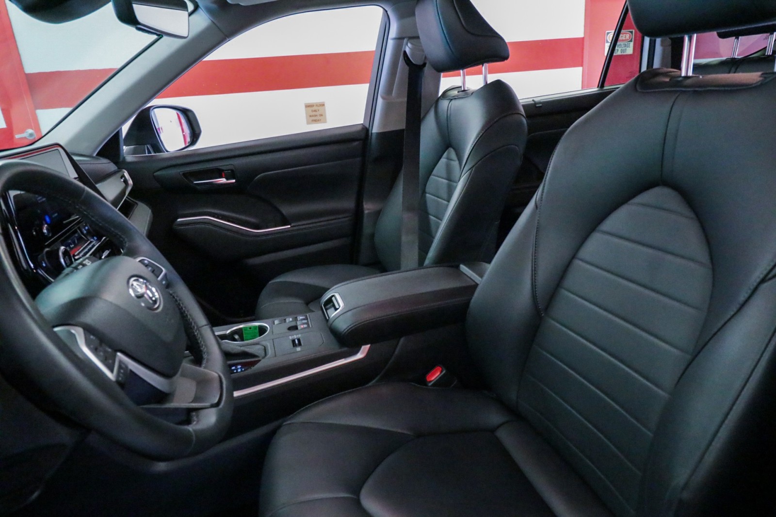 Used Car 2023 Toyota Highlander  Xle For Sale Under $40,000 In Austin, Texas