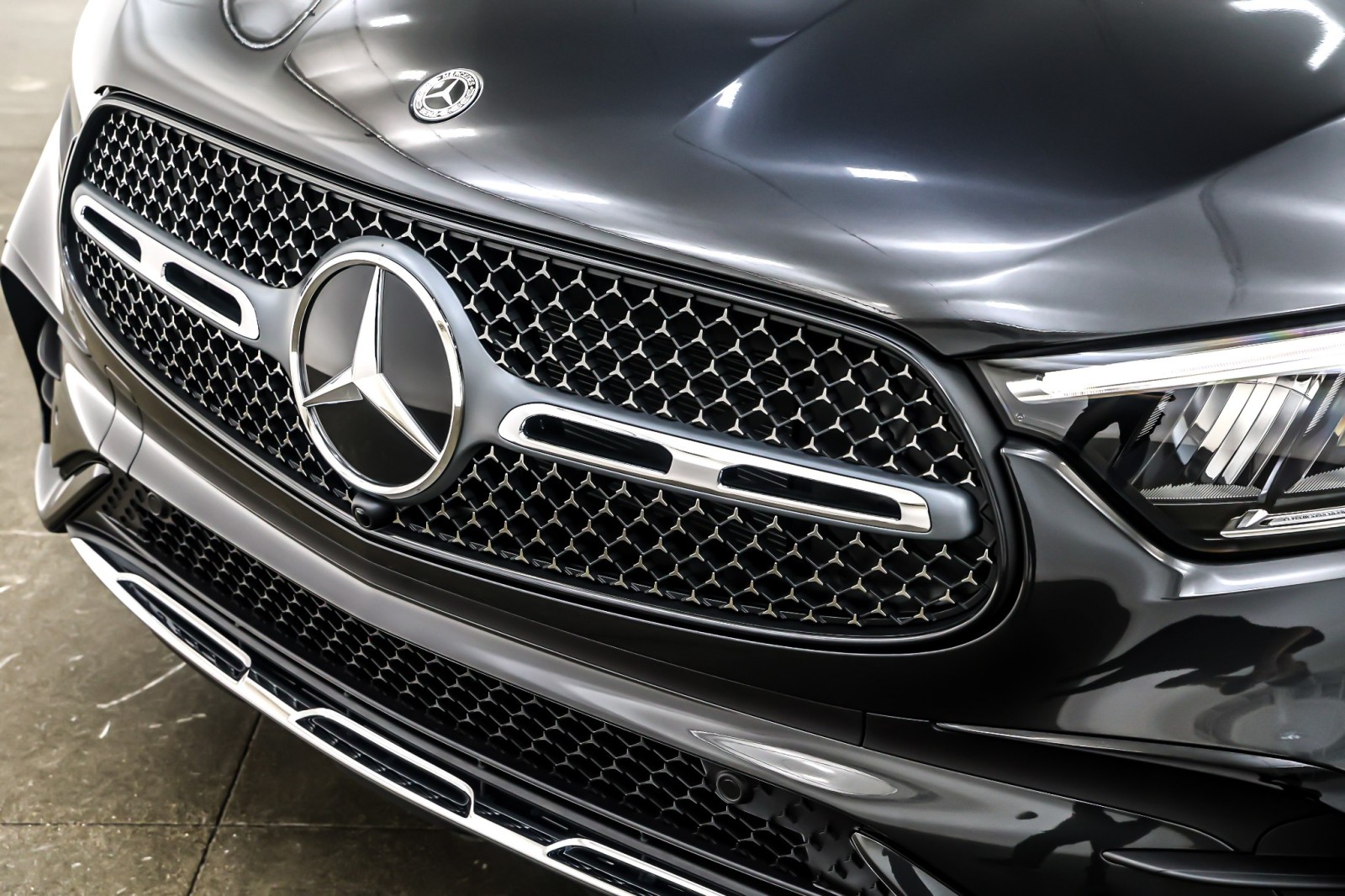New 2026 Graphite Grey Metallic Mercedes-Benz GLC 300 SUV image 13