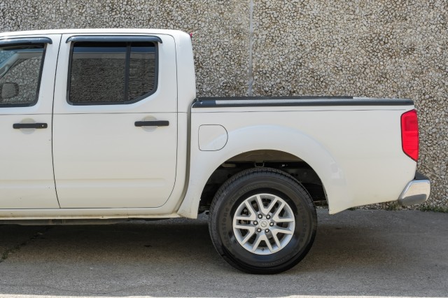 2016 Nissan Frontier SV 10