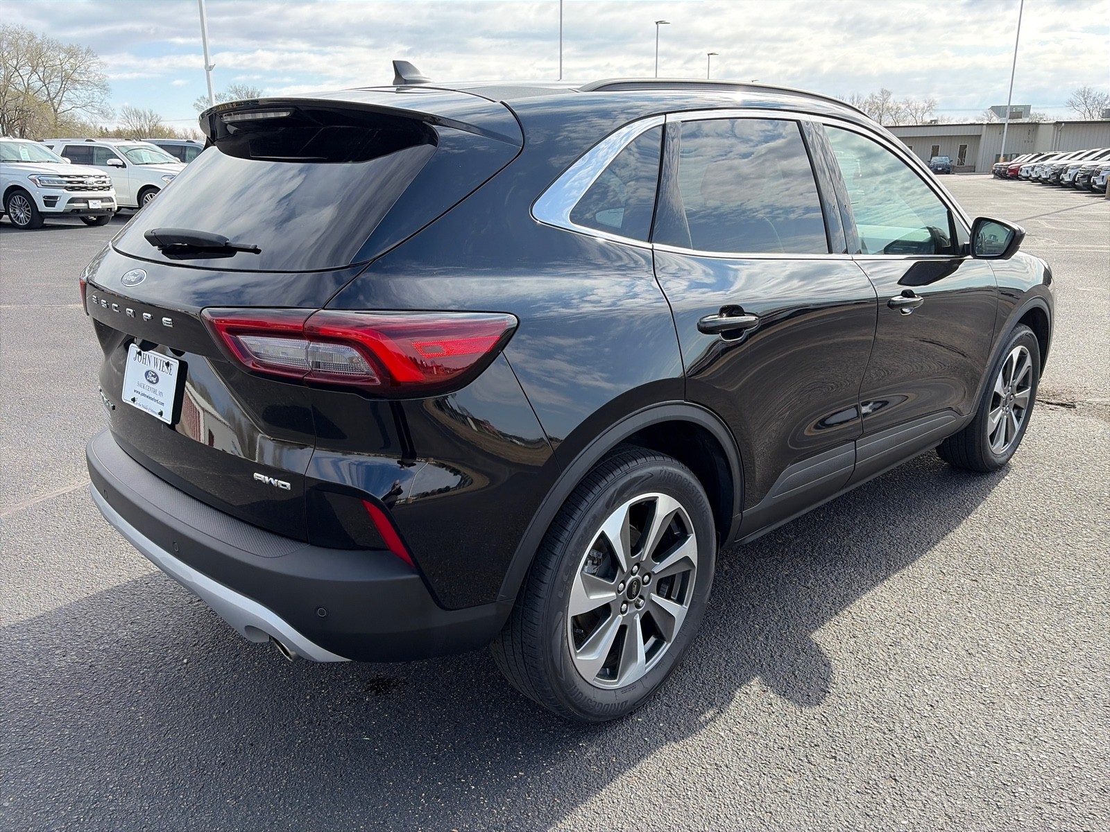 View vehicle photo 5