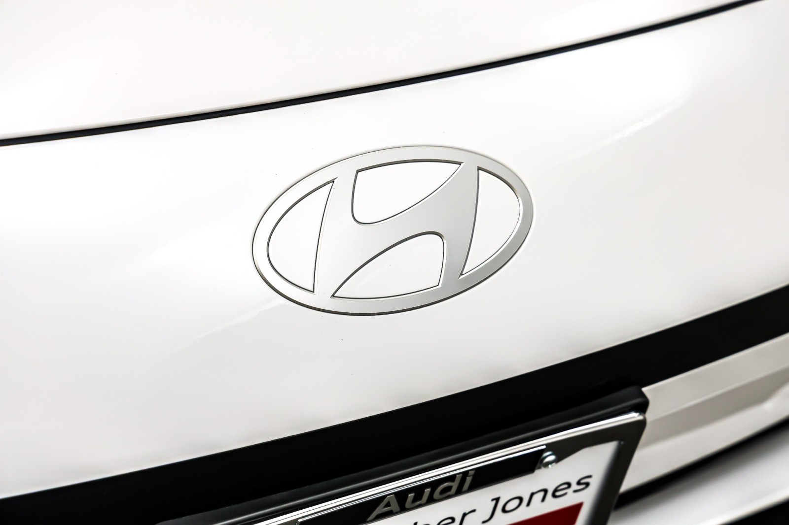 Used 2025 Serenity White Hyundai SE Standard Range RWD image 13