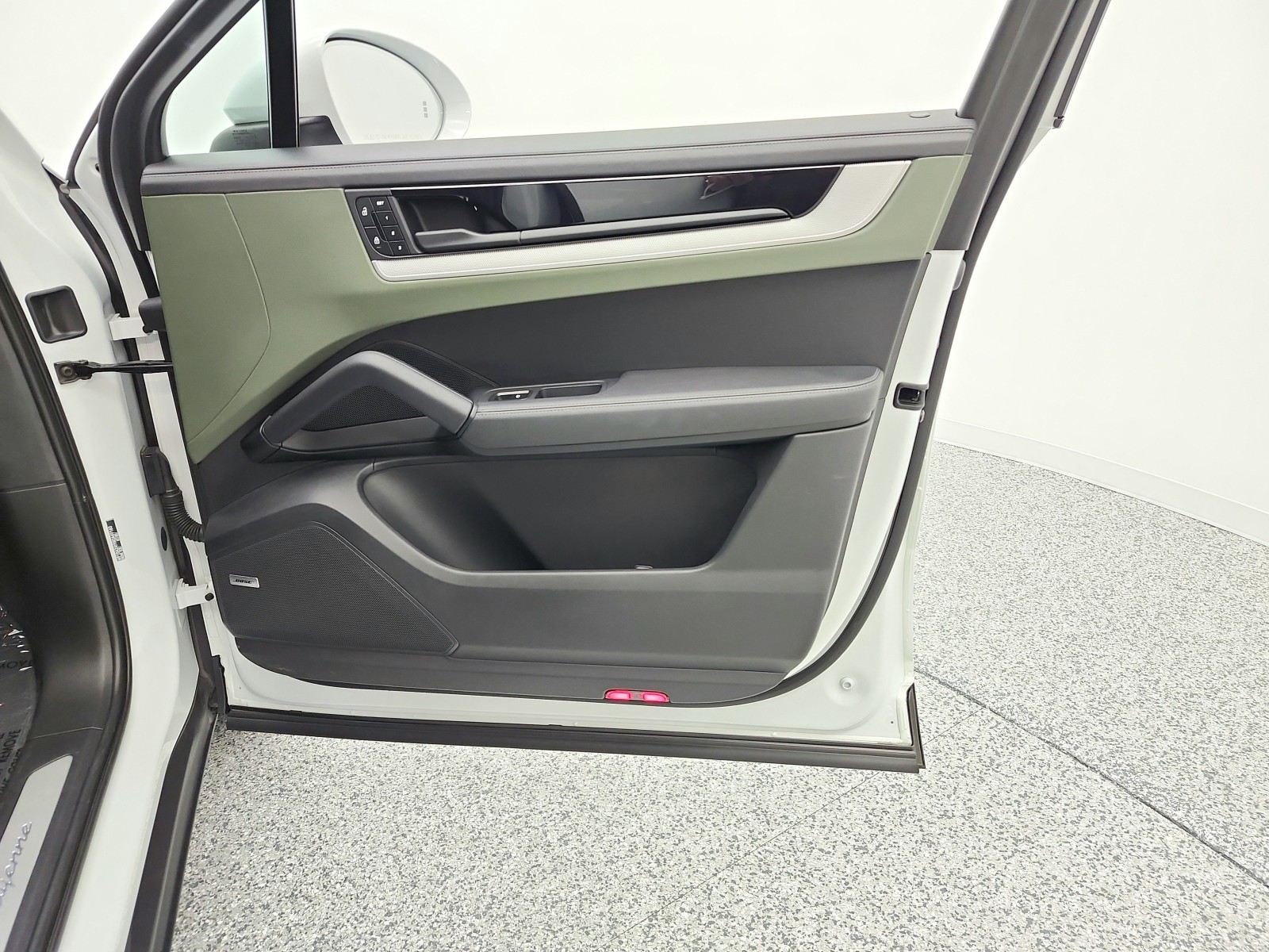 Used 2024 White Porsche Coupe AWD image 27