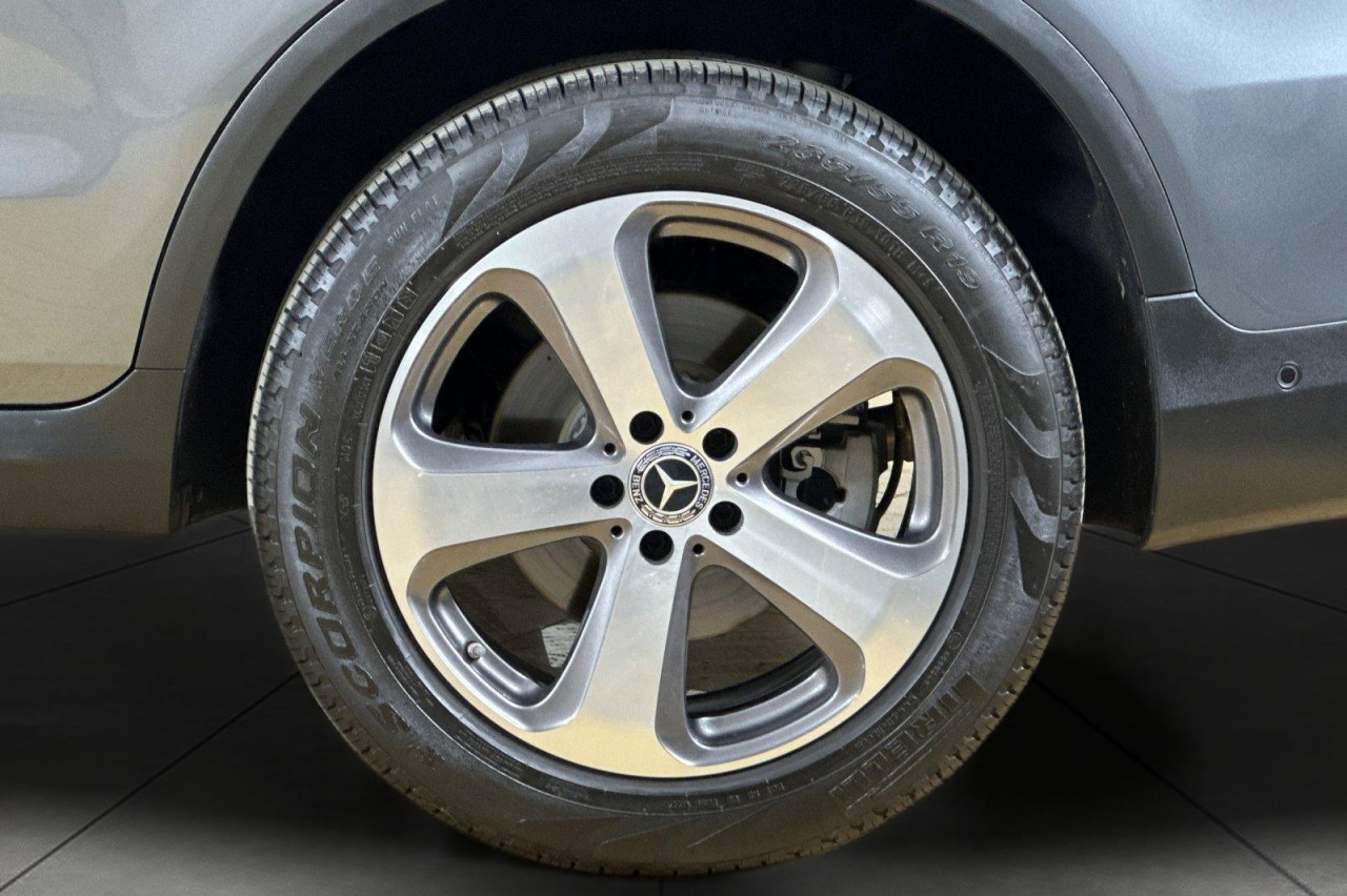 Used 2018 Selenite Grey Metallic Mercedes-Benz GLC 300 image 26