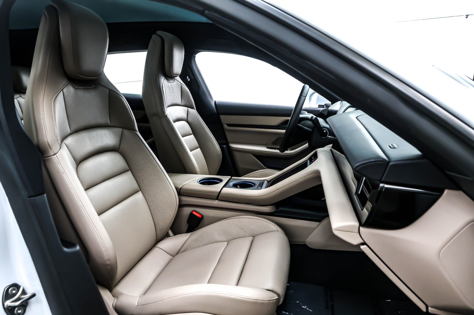 Used 2023 Carrara White Metallic Porsche 4 Cross Turismo AWD image 8