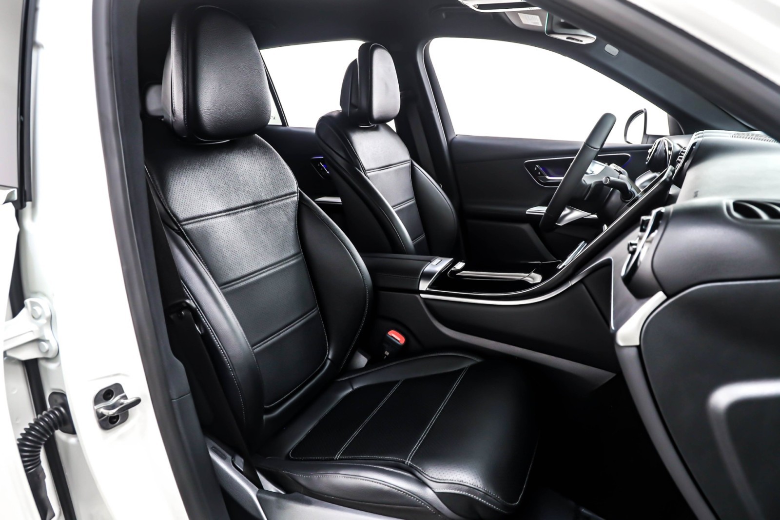 New 2026 Polar White Mercedes-Benz GLC 300 image 7