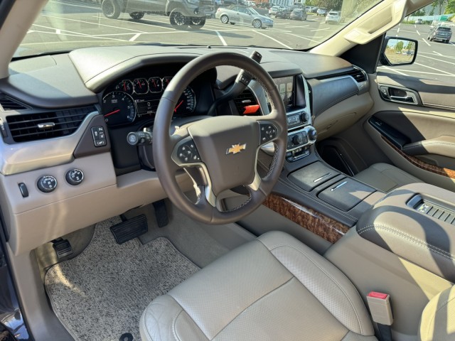 2015 Chevrolet Tahoe LTZ with Center Row Buckets 32