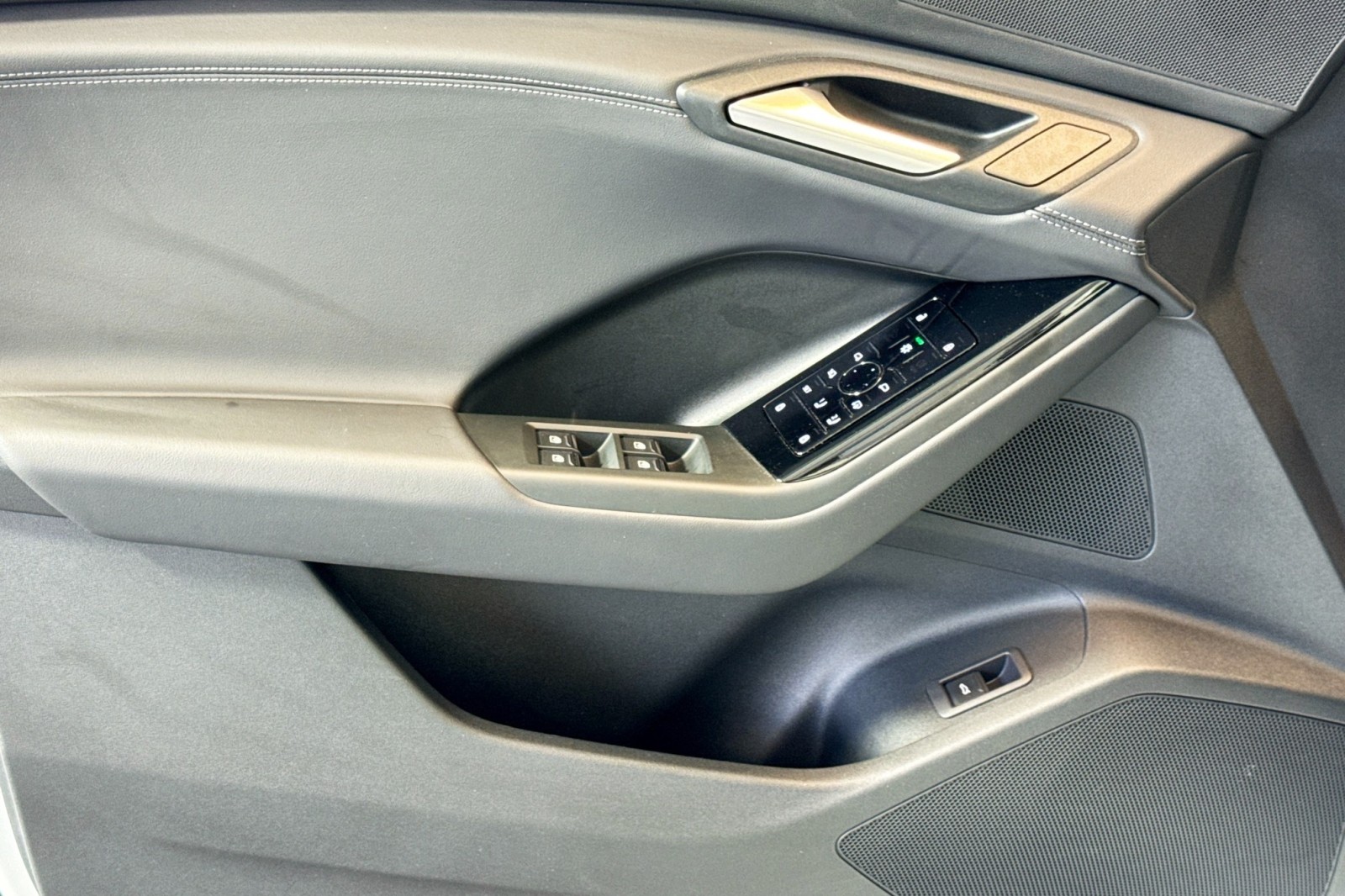 Used 2025 GLACIER WHITE Audi Premium image 16