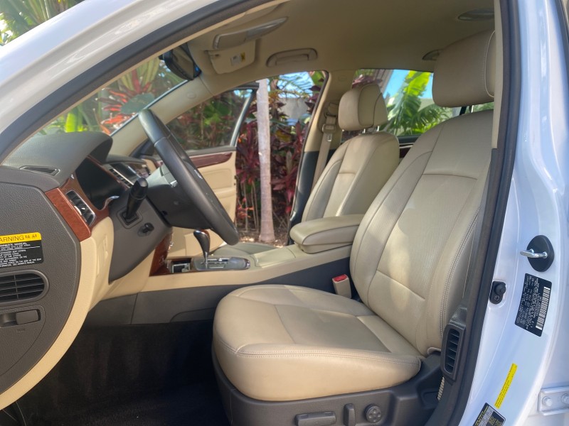 2013 Hyundai Genesis 3.8L LOW MILES 33,576 in , 