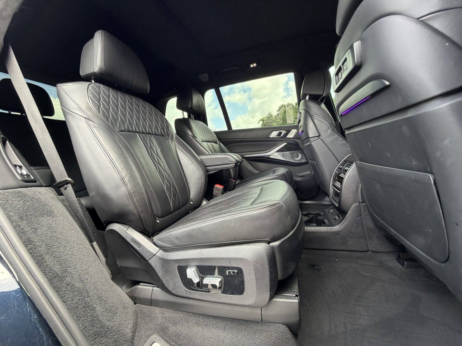 2020 BMW X7 - $33,988