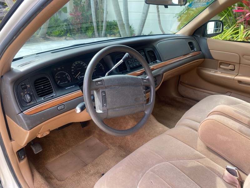 1995 Ford Crown Victoria LOW MILES 43,331 in , 