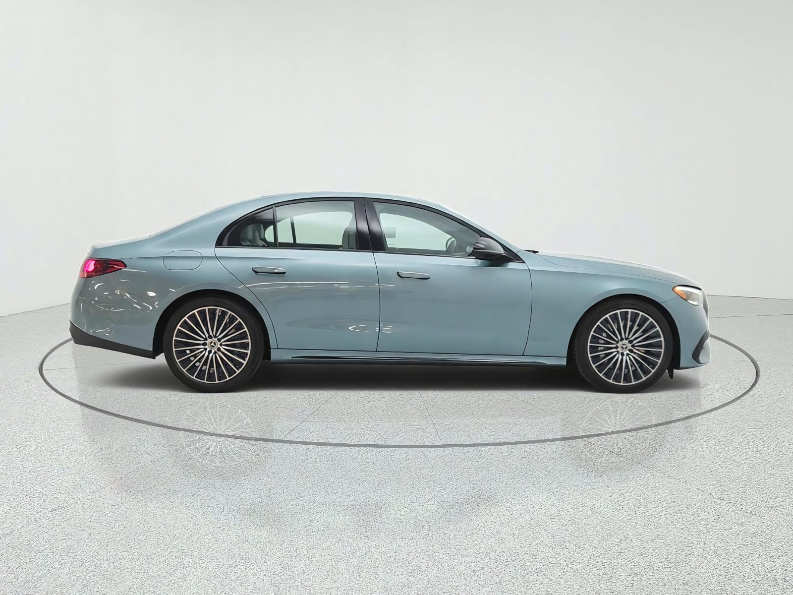 New 2027 Verde Silver Metallic Mercedes-Benz E 450 4MATIC® Sedan image 4