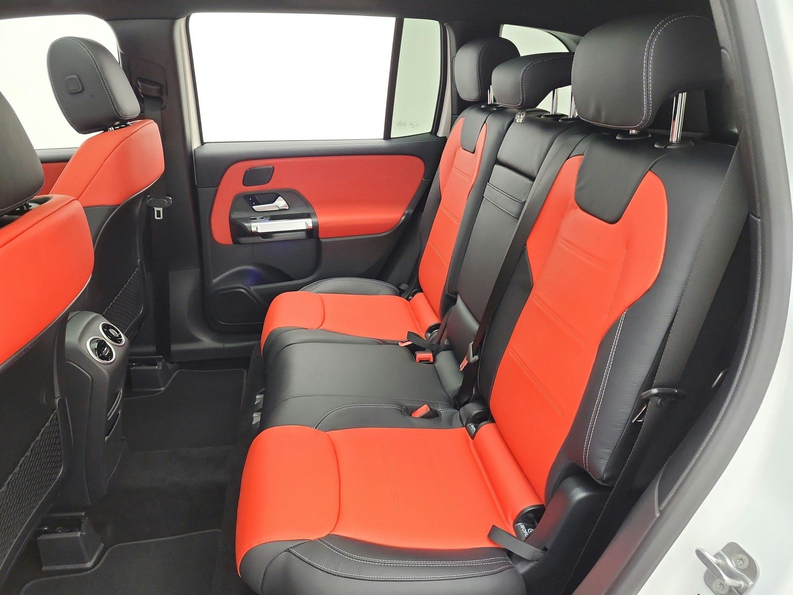 New 2026 Polar White Mercedes-Benz GLB 250 SUV image 11