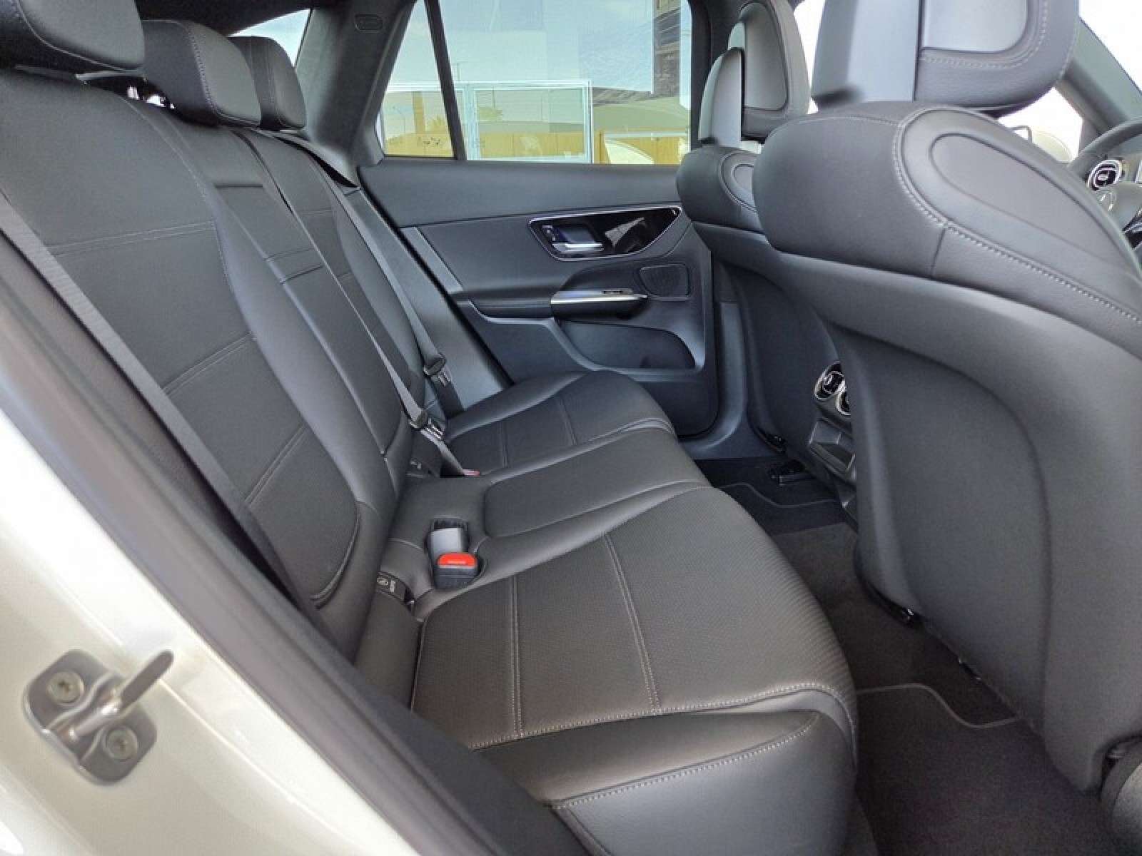 New 2027 Polar White Mercedes-Benz GLC 300 SUV image 15