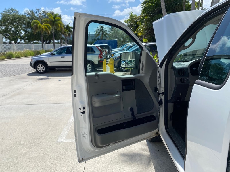 2005 Ford F-150 PU STX LOW MILES 18,931 in , 