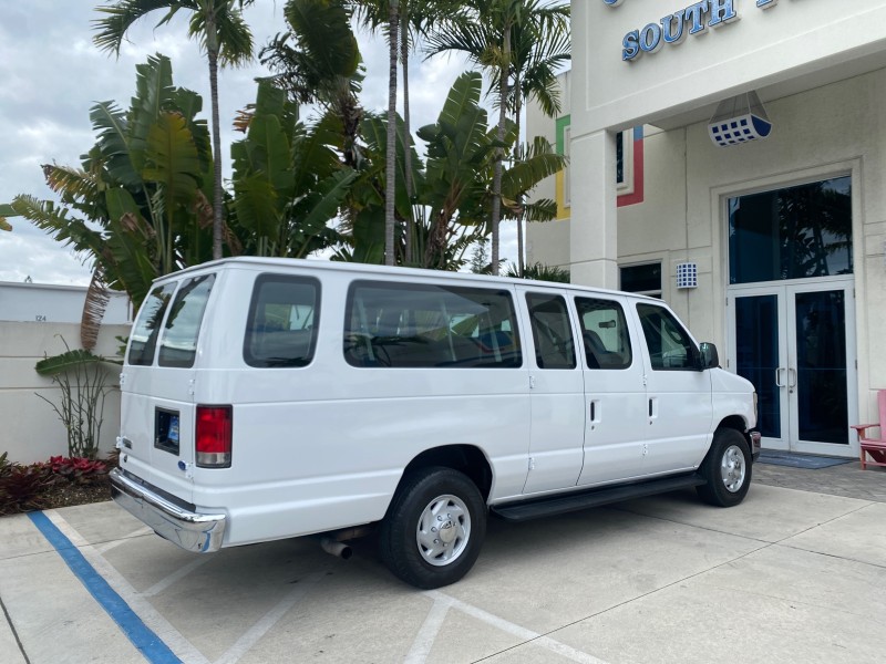 2008 Ford Econoline Wagon XLT 15 PASSENGERS E350 CLEAN in , 