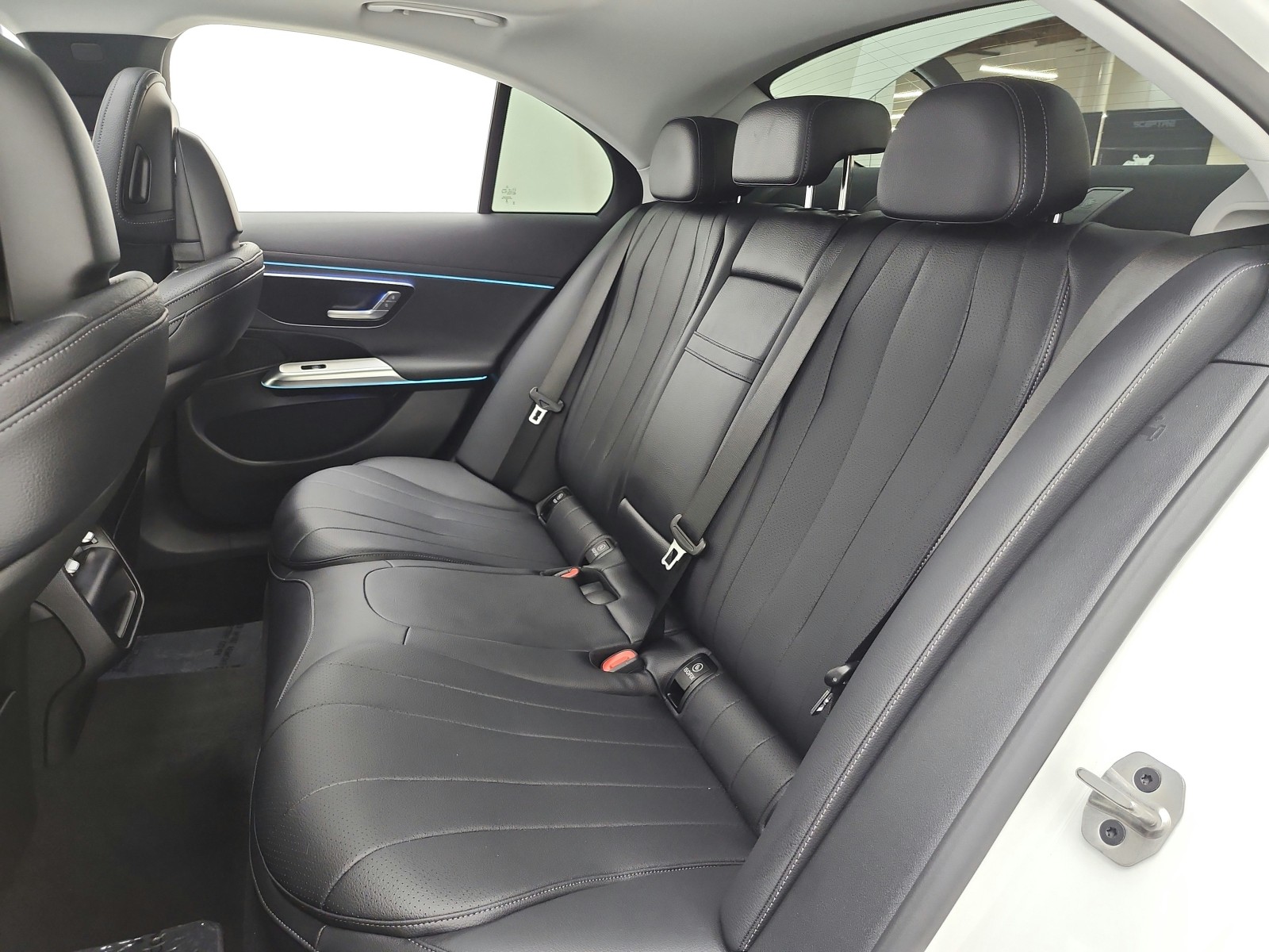 Used 2026 Polar White Mercedes-Benz E 450 4MATIC® Sedan image 15