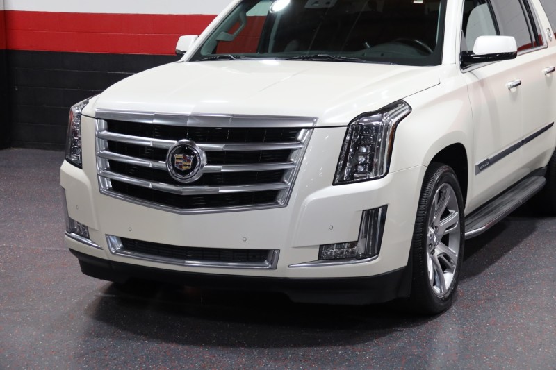 2015 Cadillac Escalade ESV Luxury 4WD 4dr SUV in , 