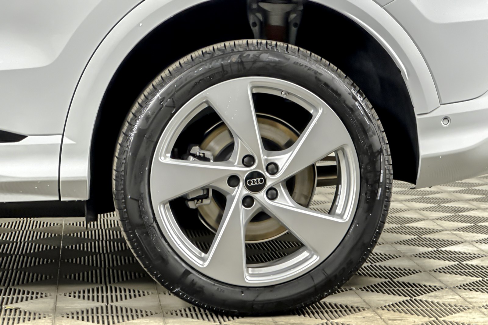 New 2025 Glacier White Metallic Audi Premium Plus 2.0 TFSI quattro image 23