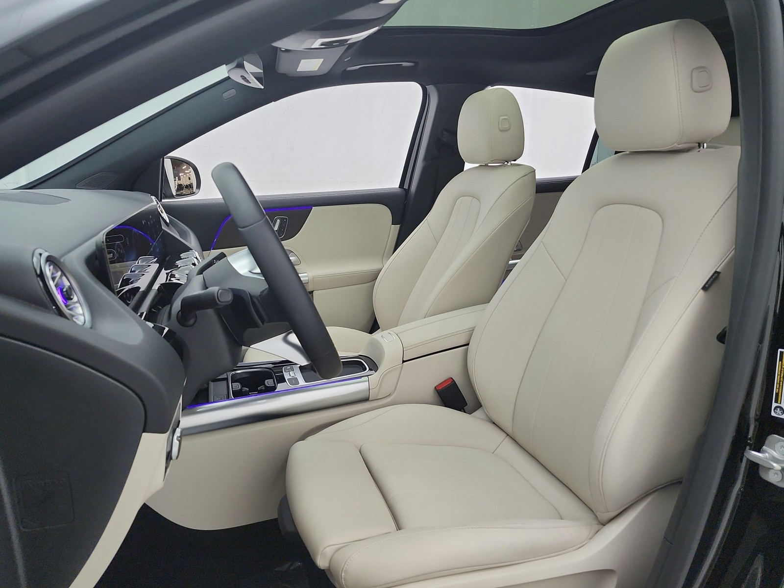 Certified Used 2025 Night Black Mercedes-Benz GLA 250 SUV image 9